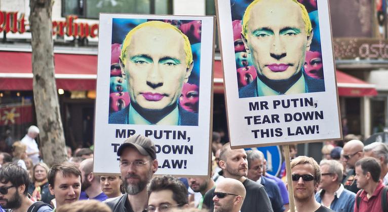 Az „LMBTQ-propaganda” betiltásáról szavaztak az orosz parlament alsóházában