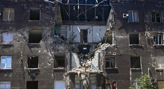 Egy hete látogatható, máris megrongálták az elpusztított ukrán épületekről szóló budapesti kiállítást