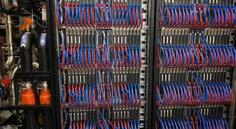Hamarosan bevetésre kész Komondor, az ország legerősebb szuperszámítógépe