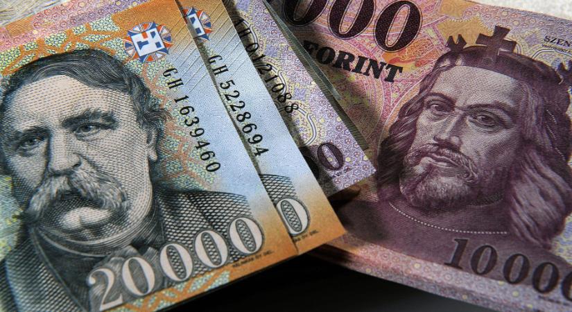 Félmillió forint felett a bruttó átlagkereset Magyarországon