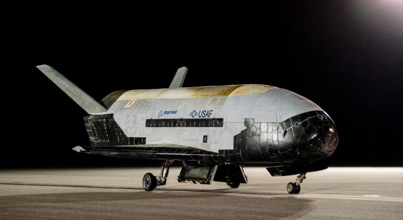 Mit művelt 908 napig a világűrben a titokzatos X-37B, az amerikai miniűrsikló?