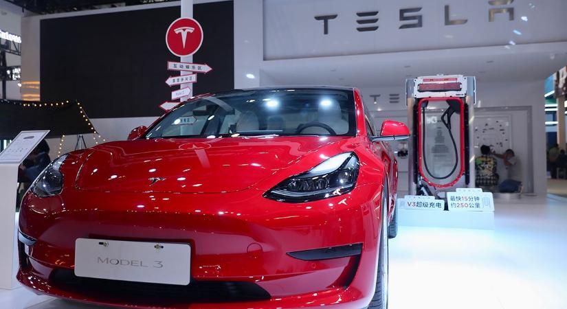 A Tesla közel 80 ezer járművet hív vissza Kínában