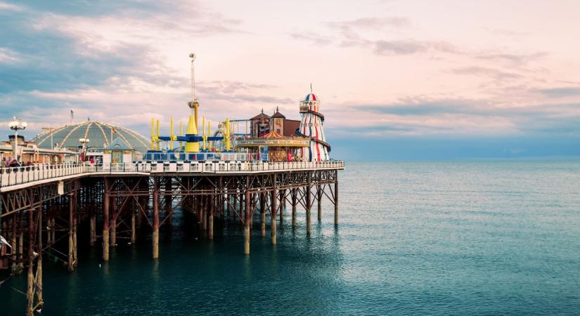 Az angolok tényleg olyan őrültek, hogy novemberben is fürdenek a tengerben? – Ilyen volt egy napom Brightonban