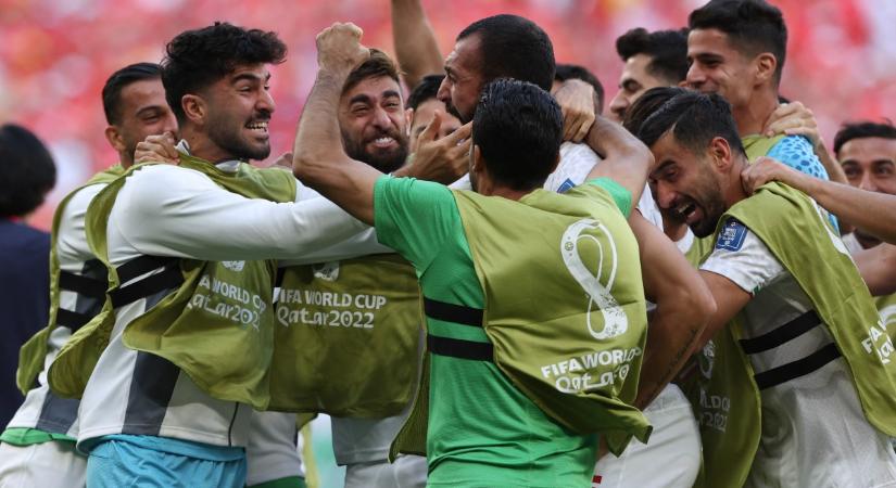 Újabb vb-szenzáció: Irán a hosszabbításban lőtt 2 góllal verte Walest