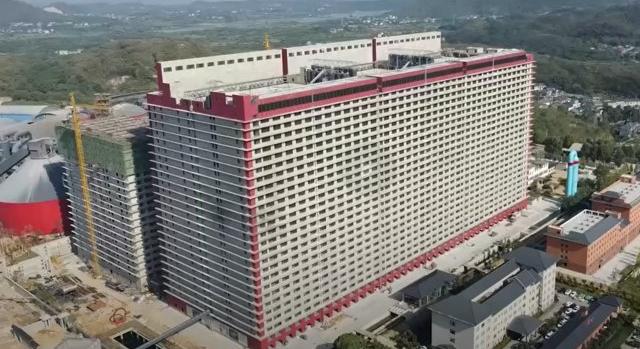 26 emeletes disznóólat építettek Kínában