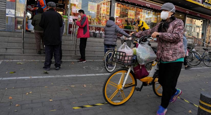 Megrohanták a pekingiek a szupermarketeket, de nem a Black Friday miatt