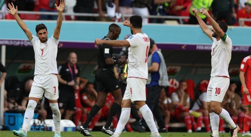 Villant a vébé első piros lapja, Wales összeomlott, Irán feltámadt! - futball-vb 6. nap