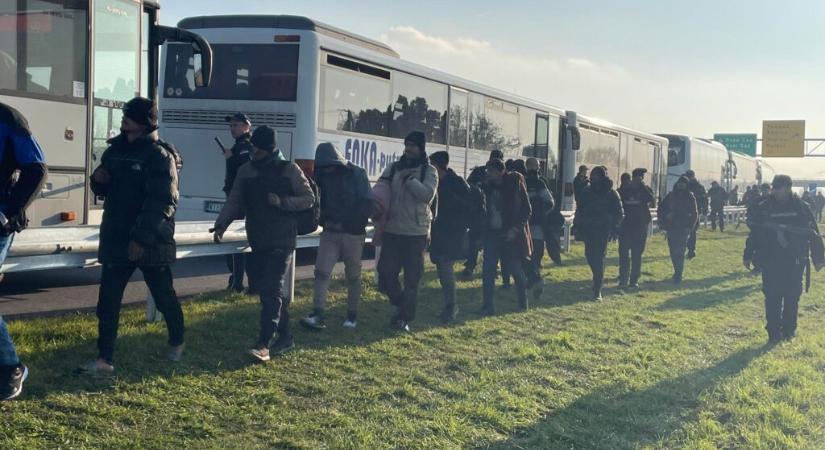 Vasiljević: Több mint ezer migránst szállítottak el Horgosról