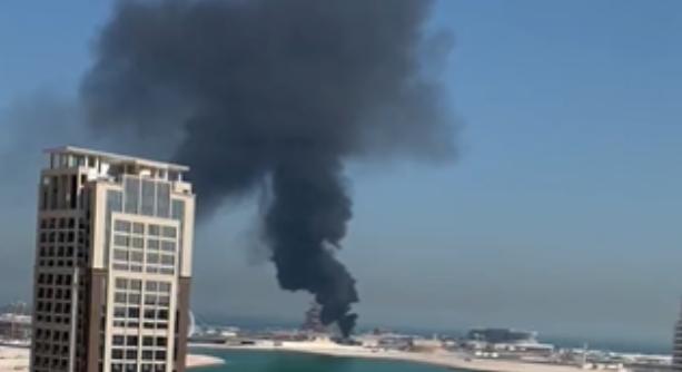 Fekete füstfelhő borította az eget a katari foci-vb városában: kilométerekről látni lehetett - videó