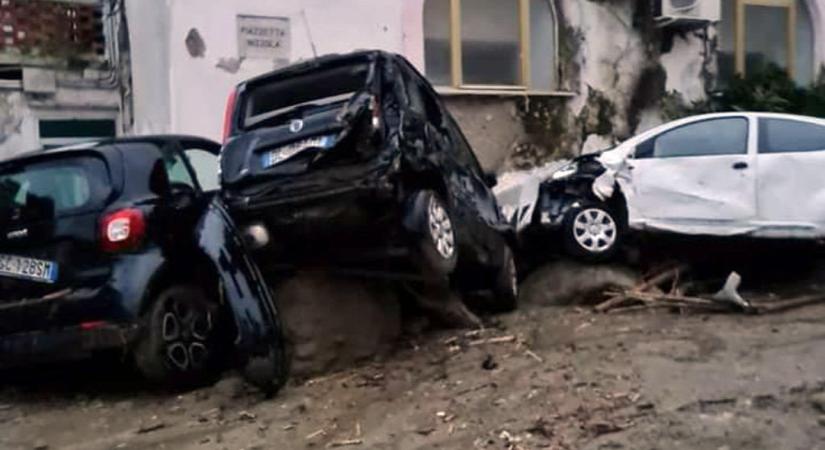 Tizenhárom ember tűnt el egy földcsuszamlás után az olaszországi Ischia szigetén