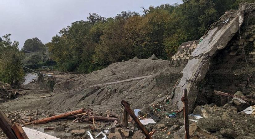 Sokan eltűntek egy földcsuszamlás után az olaszországi Ischia szigetén