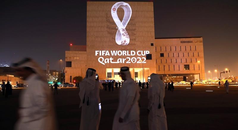 Szigorú cenzúra a katari foci vb-n – napi szintűek a botrányok