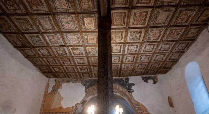 Rendkívüli: így néznek ki ma a magyarvistai református templom 700 éves tetőelemei (KÉPRIPORT)