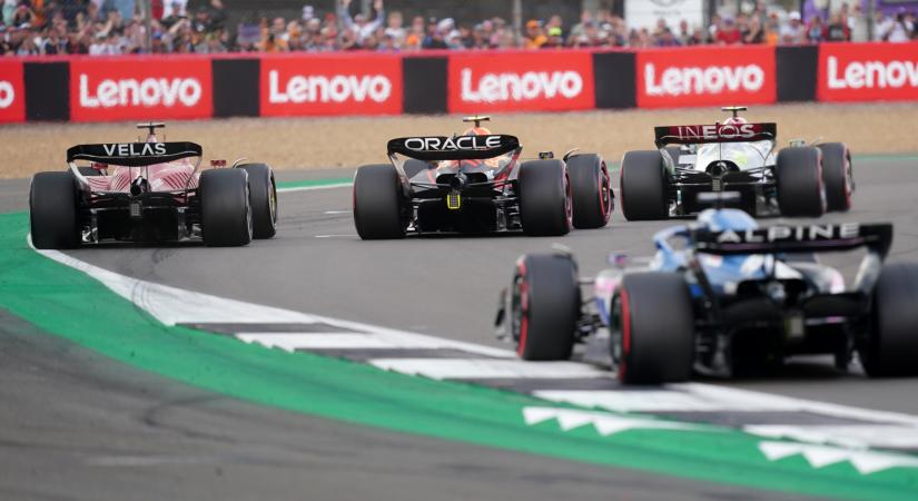 F1: Különdíjat kaphatnak Hamiltonék