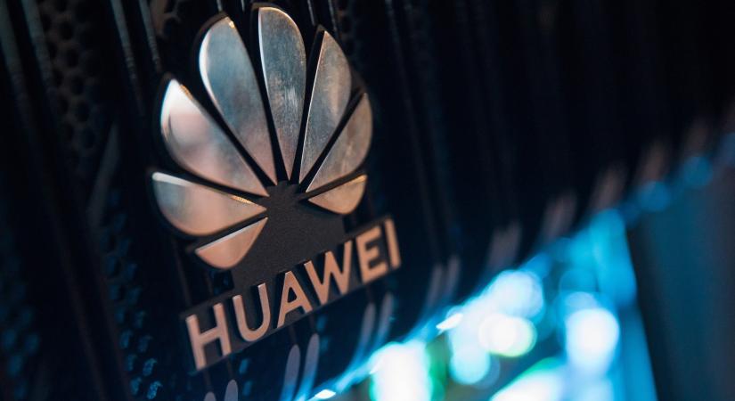 Amerikában végleg betiltják a Huawei és más kínai vállalatok távközlési eszközeit