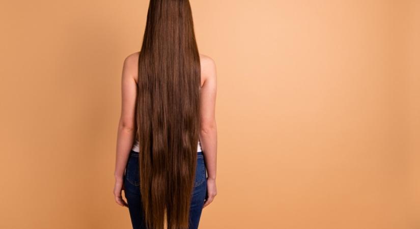 32 éve növeszti a haját az ukrán Aranyhaj: a tízéves ikerlányai is az ő példáját követik - Fotók