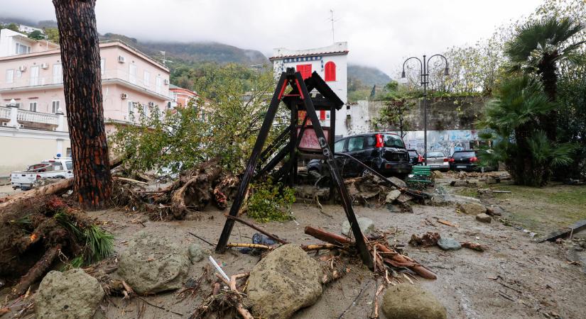 Földcsuszamlás volt Nápoly közelében, többen eltűntek