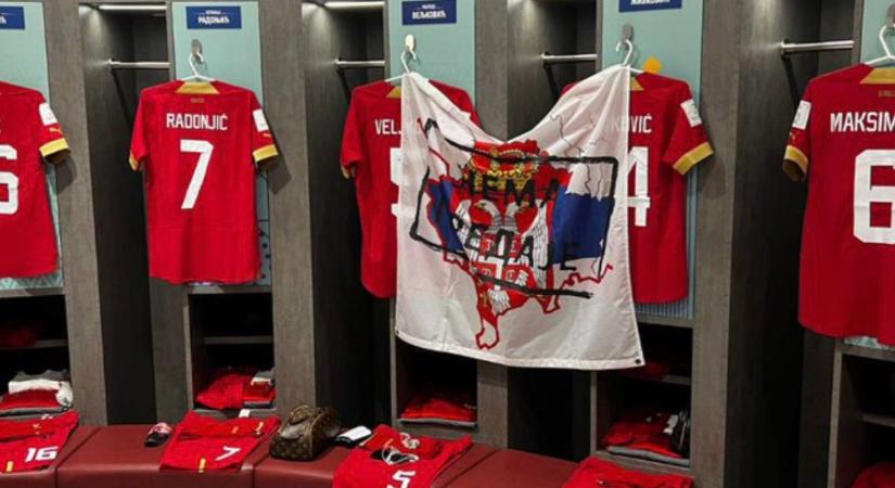 Vb: Kivizsgálja a FIFA a szerb öltözőben fotózott koszovóellenes zászlót