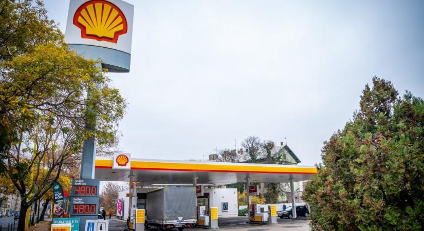Korlátozás a Shellnél: van olyan kút, ahol nincs benzin, máshol 20 ezerért lehet tankolni