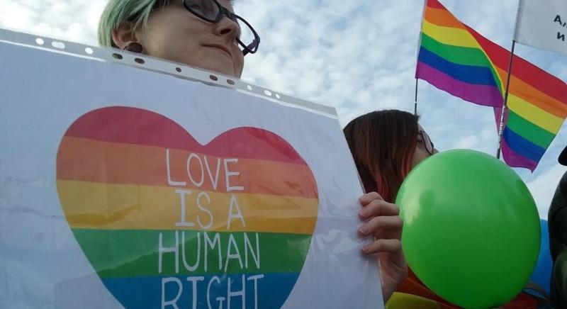 „A homofóbia legalizálása”: Oroszország LMBT-közössége az államilag támogatott diszkrimináció új hullámára készül