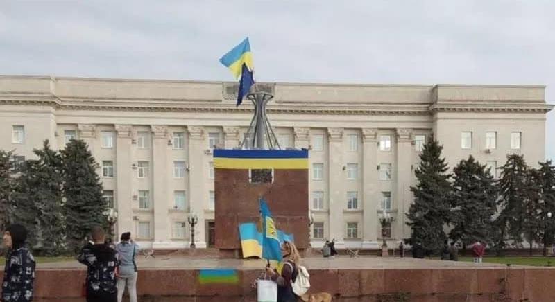 Az ukránok pár napja ünnepeltek, most meg kivonulnak Herszonból