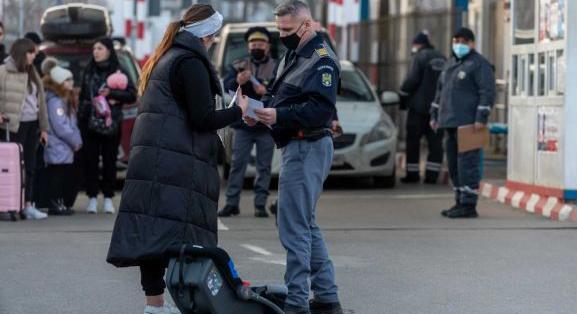 Kilencezernél több ukrán állampolgár érkezett Romániába az utóbbi egy nap alatt
