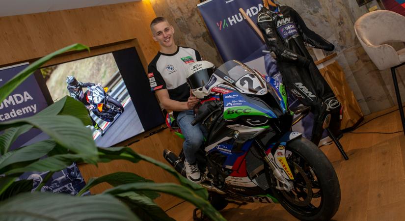 Hatalmas sportsiker: Talmácsi után újra gyári szerződést kapott egy magyar motoros