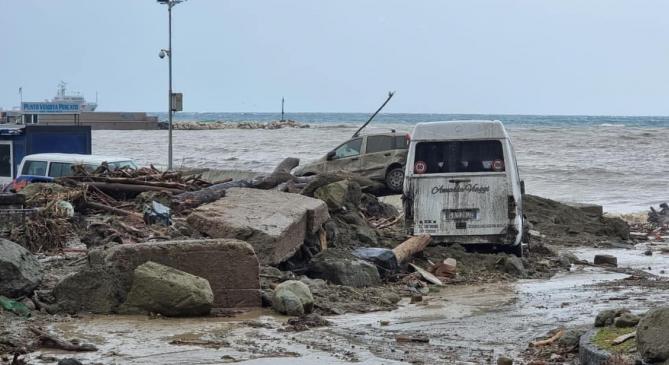 Pusztító földcsuszamlást okozott a heves esőzés Ischia szigetén