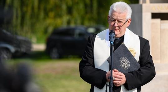 A fehérvári püspök szerint mellékes, hogy ki kezdte a háborút, csak legyen már végre béke