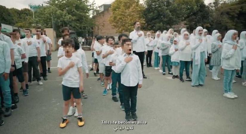 Zsidók lemészárlásáról énekeltek iskolás gyerekek London szívében