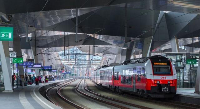 Hétfőn nem járnak a vonatok Ausztriában