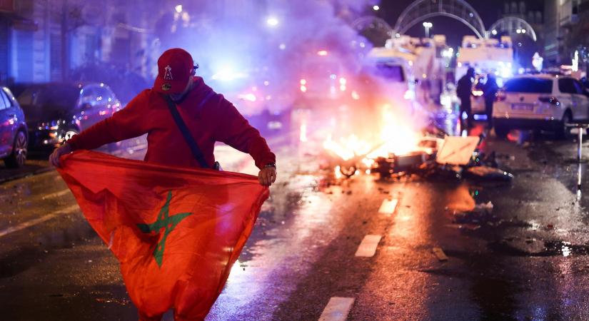 Zavargás tört ki Brüsszel belvárosában, miután Marokkó elverte Belgiumot a katari focivébén