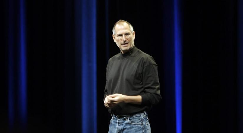 Steve Jobs kopott szandálja 86 millió forintért kelt el egy aukción