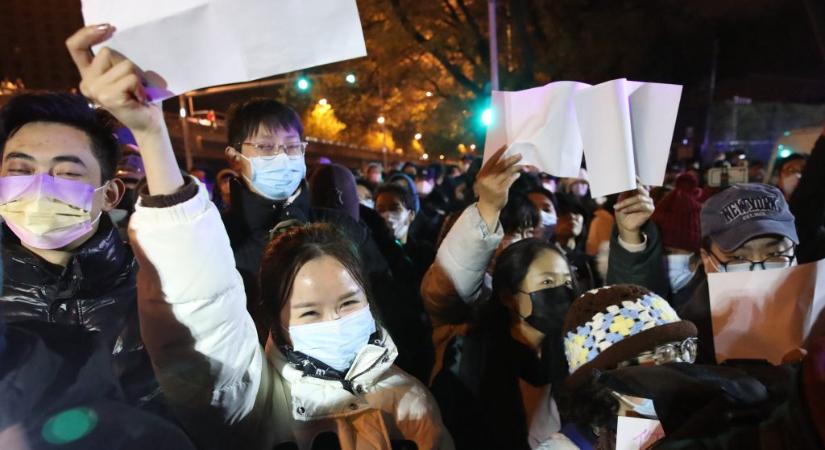 Nő a feszültség Kínában: a rendőrök összecsaptak a tüntetőkkel Sanghajban