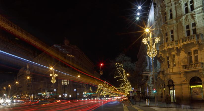 Kiderült, mennyit spórol Budapest a karácsonyi fények hiányán