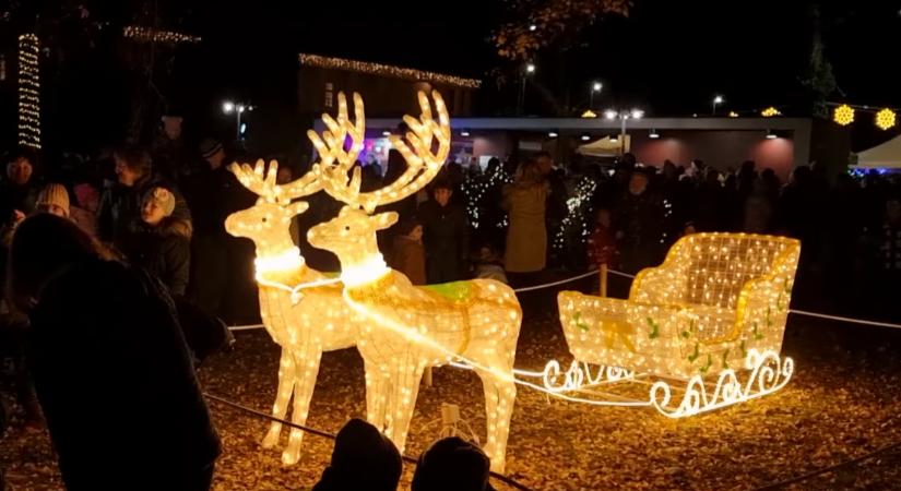 Hatalmas fényszánnal bővült a Balaton legnagyobb karácsonyi parkja