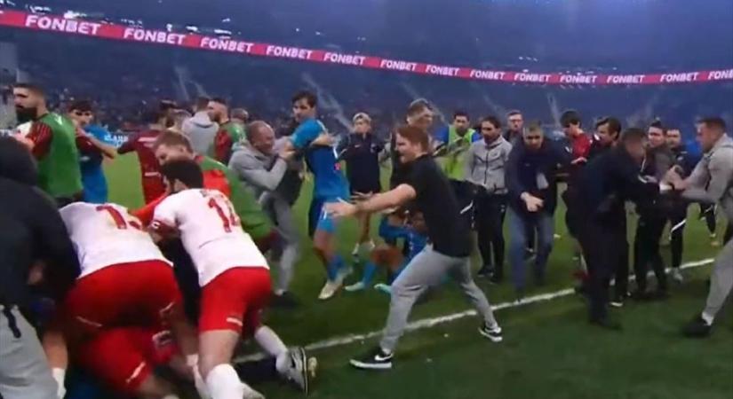 Kegyetlenül nagy bunyó volt egy orosz focimeccsen