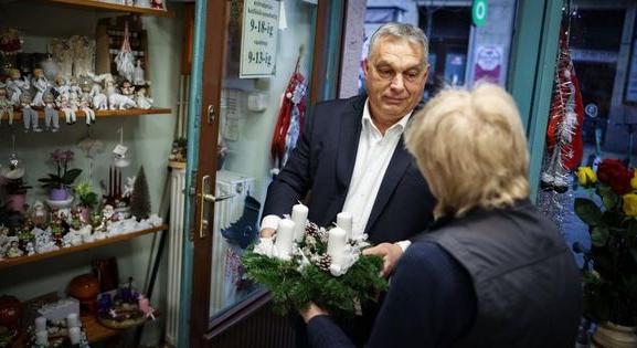 O. Viktor magyar állampolgár hadművelete: adventi koszorút vásárolt