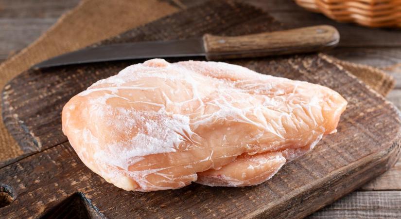 Mennyi ideig áll el a csirkehús a fagyasztóban?
