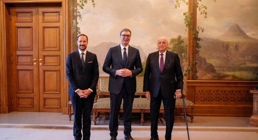 Vučić meghívta Szerbiába a norvég királyt és a trónörököst