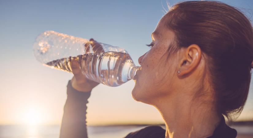 Kimondták a mítoszromboló tudósok: valójában ennyi vizet kell inni egy nap