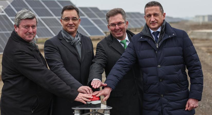 EU-s segítséggel megvalósult napelemparkot adtak át Debrecenben