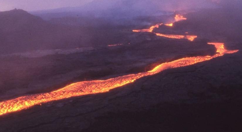38 év után kitört a világ egyik legnagyobb működő vulkánja, a Mauna Loa