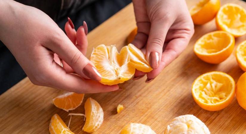 Ezzel a trükkel gyerekjáték a narancs hámozása: 10 másodperc sem kell hozzá