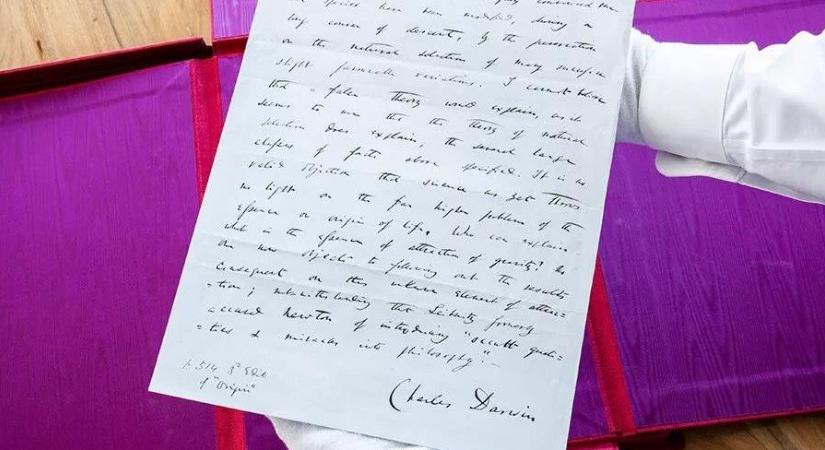 Akár egymillió fontért is elkelhet Darwin egy aláírt kézirata