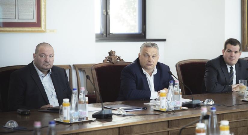 A jövő nyárig hosszabbította meg Orbán a veszélyhelyzetet