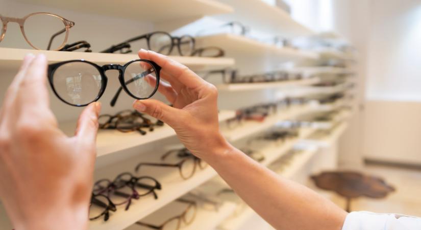 Lecsapott a GVH: óriási bajba került a hazai szemüvegkereskedelem meghatározó üzlete
