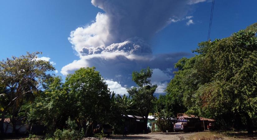 Vulkánkitörés volt Salvador keleti részén