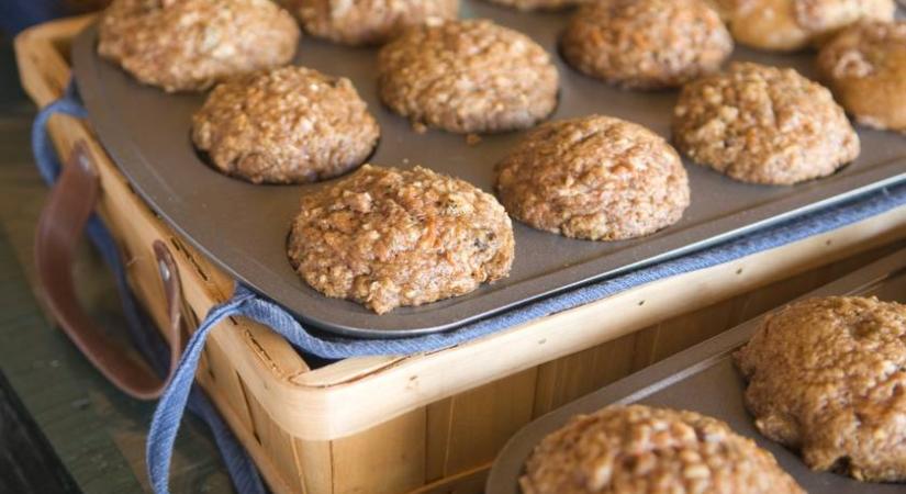 Téli hangulatú diós muffin: almaszósztól szaftos a tésztája