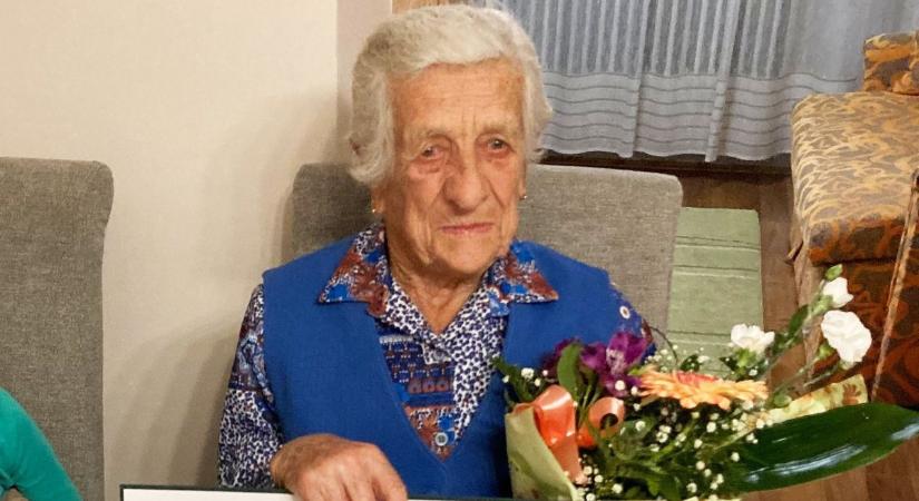 Isten éltesse a 90 éves Szidi nénit! - A kondorfai önkormányzat sem felejtette el a születésnapját